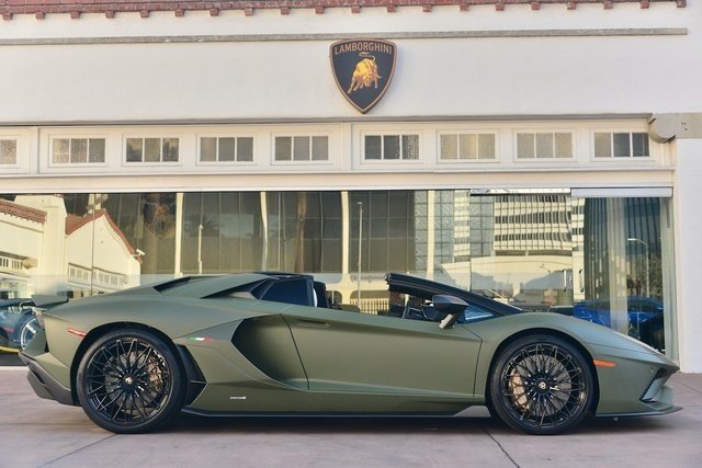 2022 Lamborghini Aventador Ultimae in Beverly Hills, California, United States 2 - 12415630