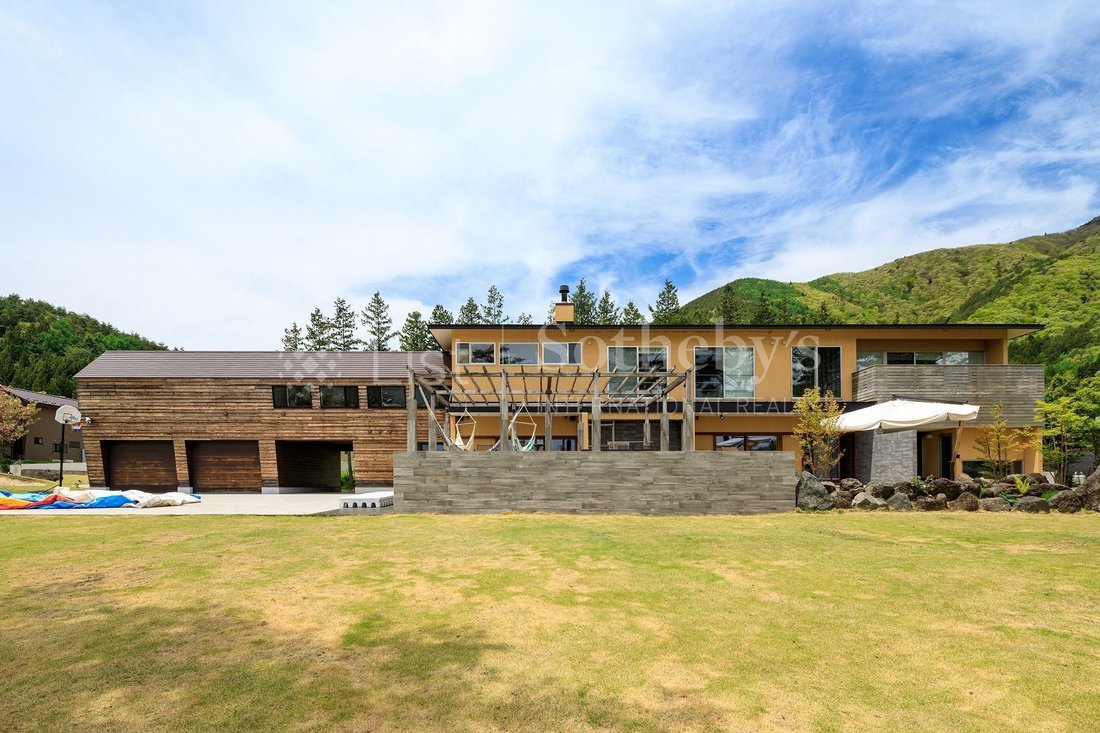 Kawaguchi Ko Lake Front In Narusawa, Yamanashi, Japan For Sale (12417384)