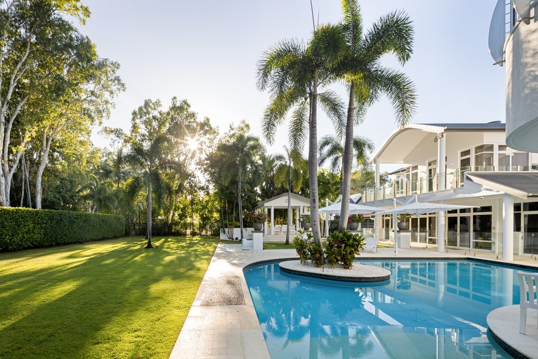 Luxury Resort Style Living In In Kewarra Beach, Queensland, Australia