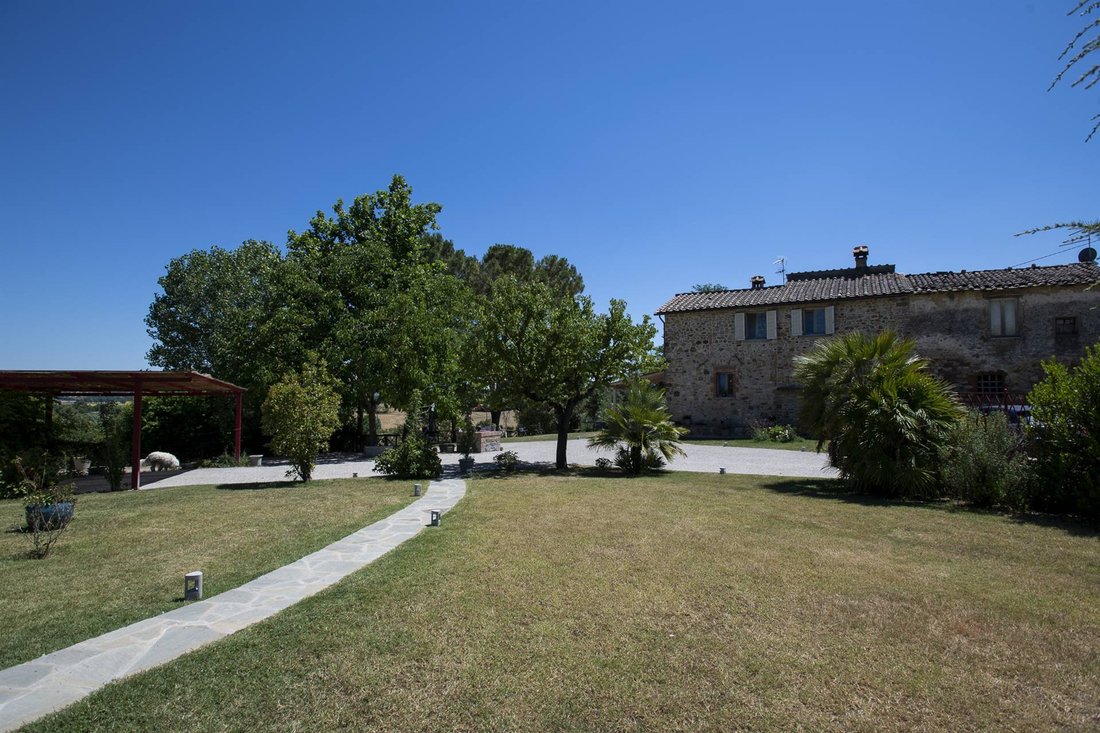 Exclusive Country House For Comfort And Location In Lucignano, Tuscany