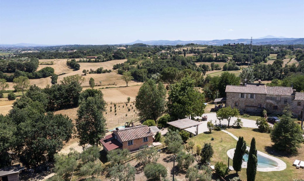 Exclusive Country House For Comfort And Location In Lucignano, Tuscany