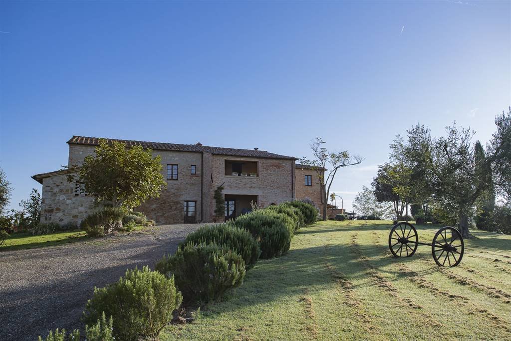 Beautiful Property Located Between The Val In Montalcino, Tuscany