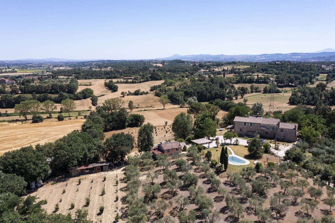 Exclusive Country House For Comfort And Location In Lucignano, Tuscany