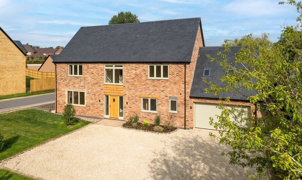 Modern Home In Small Luxury In Newbold On Stour, England, United Kingdom For Sale (12423090)