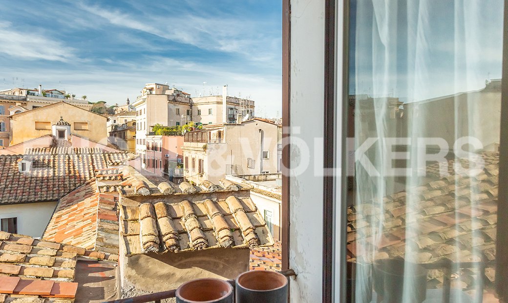 Elegant Apartment In The Heart Of Trastevere In Lazio, Italy For Sale
