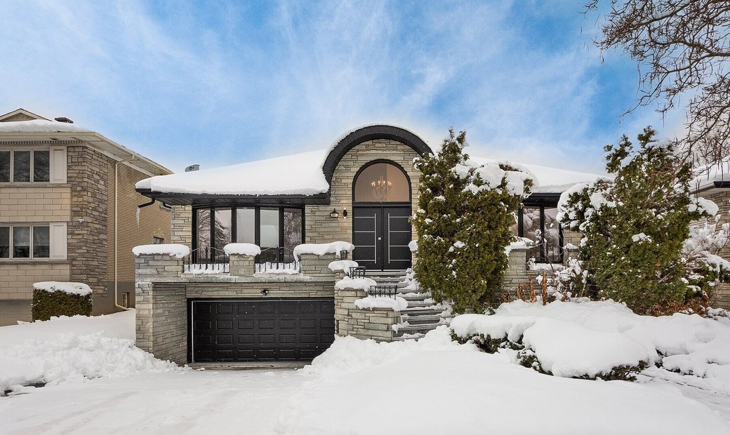 Hampstead, Montréal In Hampstead, Quebec, Canada For Sale (12423407)