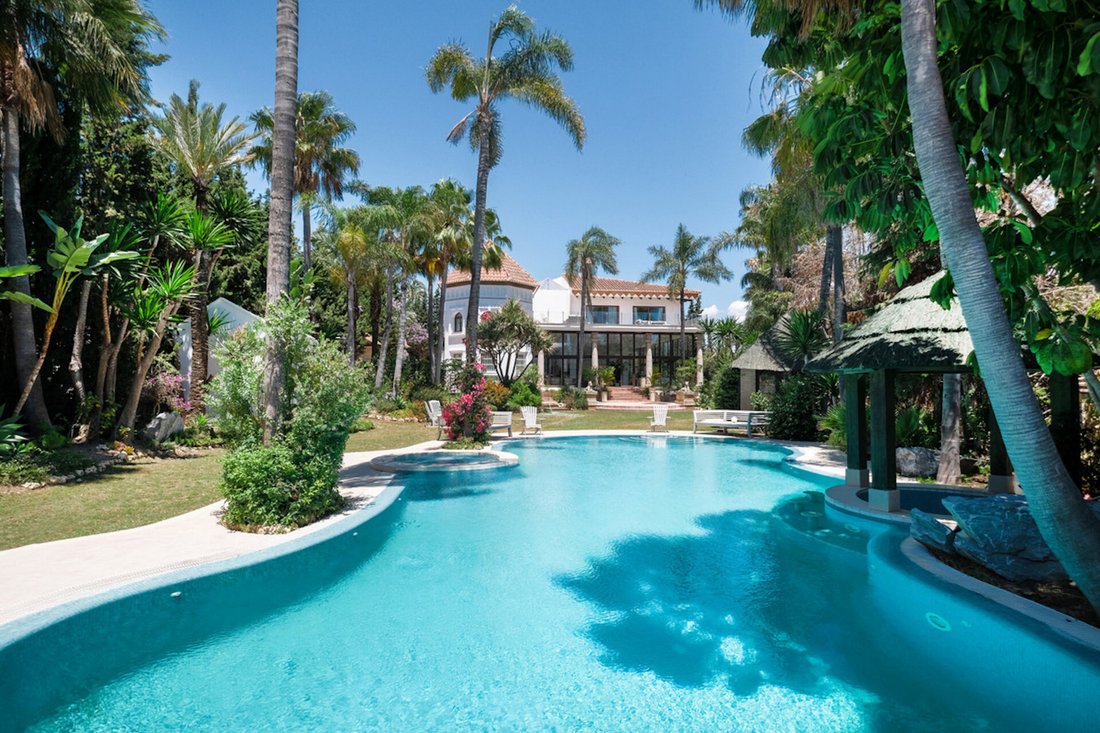Villa in Nueva Andalucia, Marbella, Spain 1 - 12425450