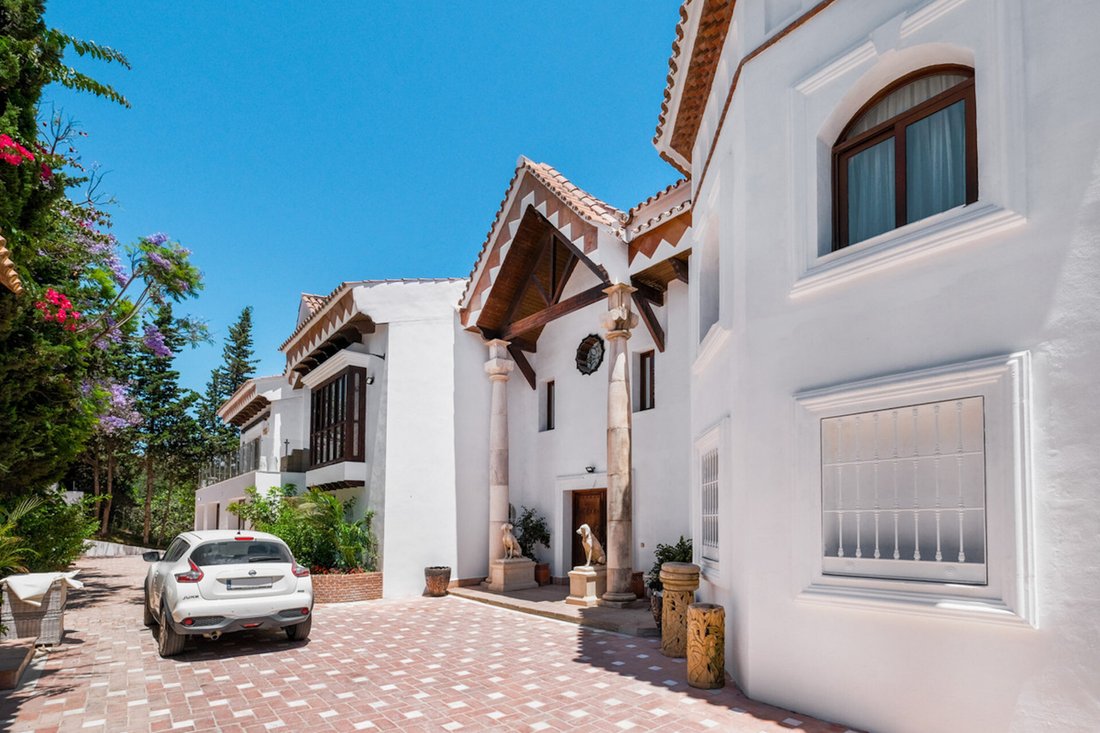 Villa in Nueva Andalucia, Marbella, Spain 3 - 12425450