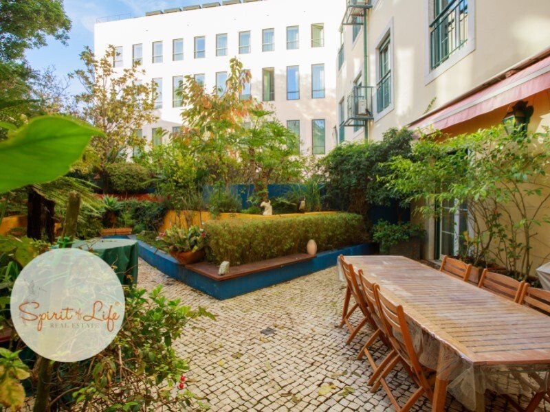 Elegant Apartment T4 Converted Into T2 With Its In Lisbon, Lisbon, Portugal For Sale (12426364)