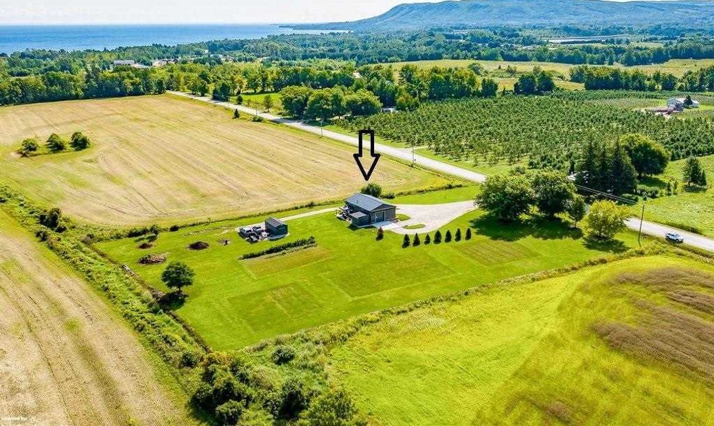 285 Clark Street En Clarksburg, Ontario, Canadá En Venta (12424094)