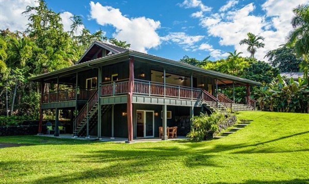 Stunning Oceanfront Home On The Bay In Captain Cook, Hawaii, United