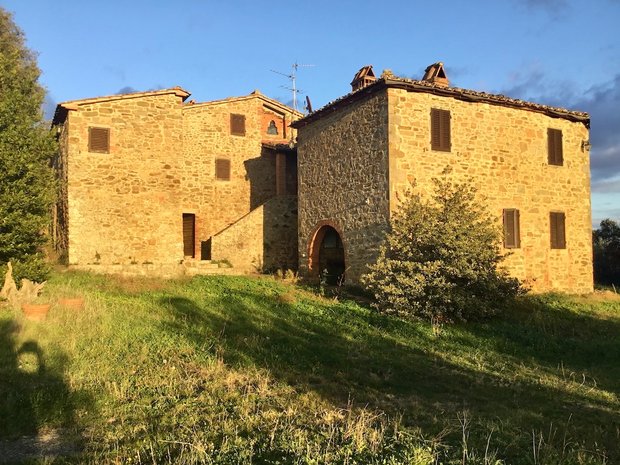 Maisons de luxe à vendre à Montebenichi, Toscane, Italie | JamesEdition