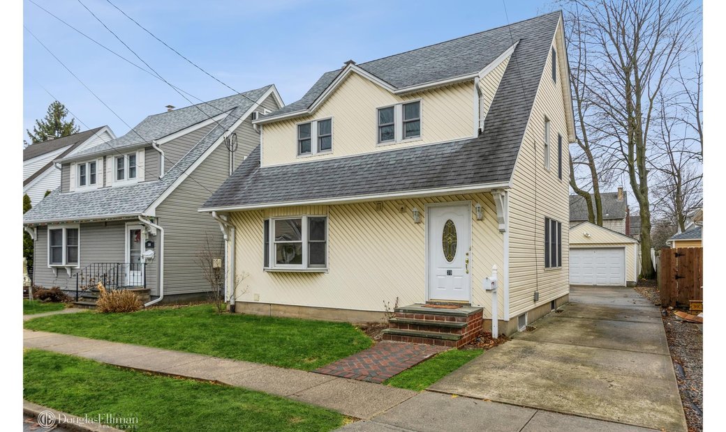 Casa Williston Park In East Williston, New York, Stati Uniti In Vendita