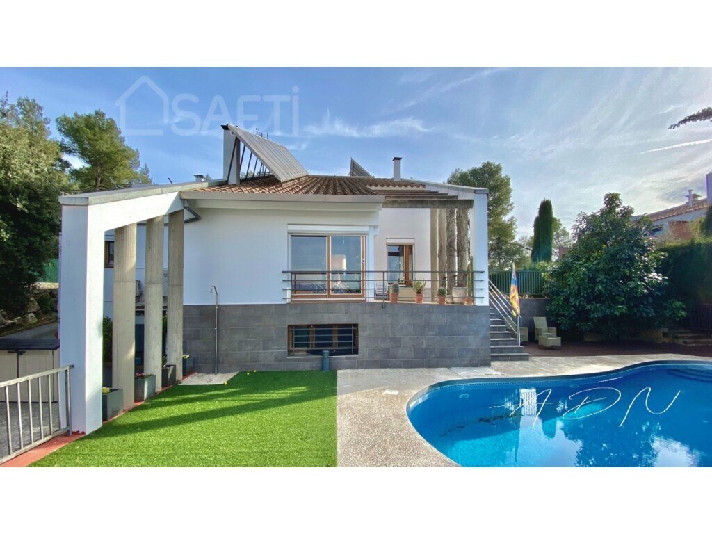 Country House For Sell In Girona In Girona, Catalonia, Spain For Sale