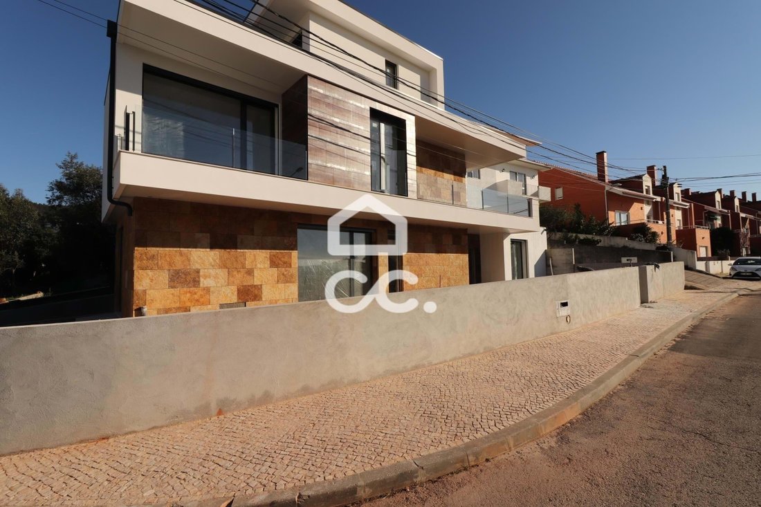 House M4+1 With Modern Finishes Next To In Coimbra, Coimbra District