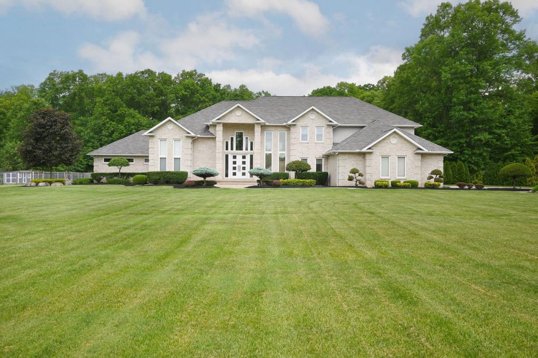 Luxury. Privacy. Entertainer's Dream. In Warren, Ohio, United States