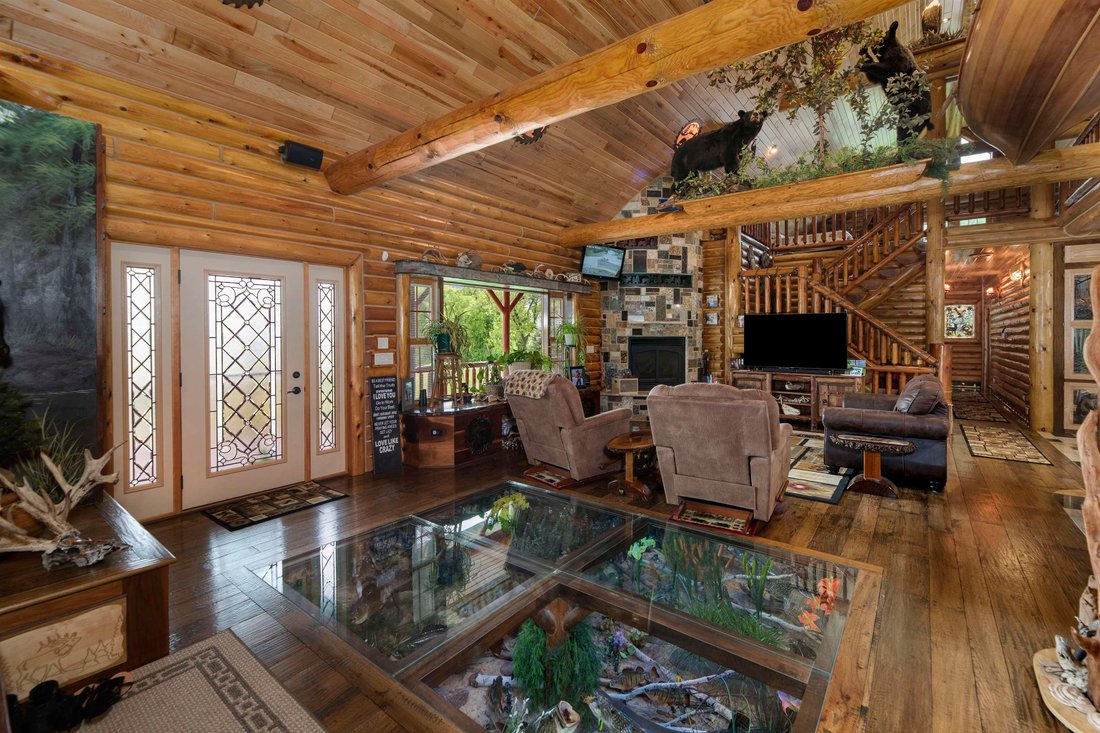 6 Bedrooms Single Family Detached In Markesan, Wisconsin, United States