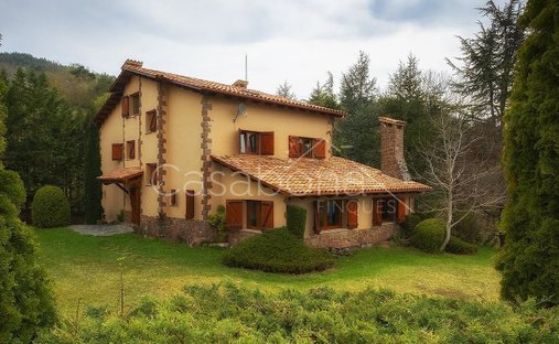 Chalet in Sant Joan de les Abadesses, Catalonia, Spain 1