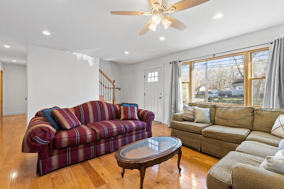 House Flanders In Jamesport, New York, United States For Sale (12437529)