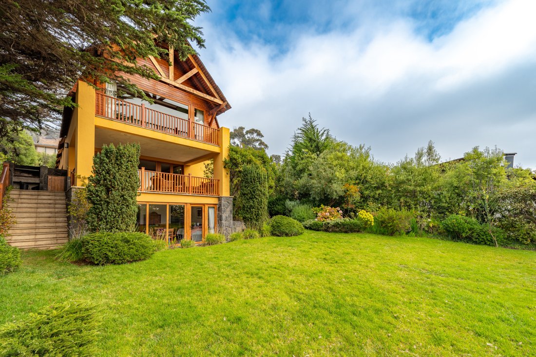 House In Downtown Zapallar Overlooking The Bay In Zapallar, Valparaíso