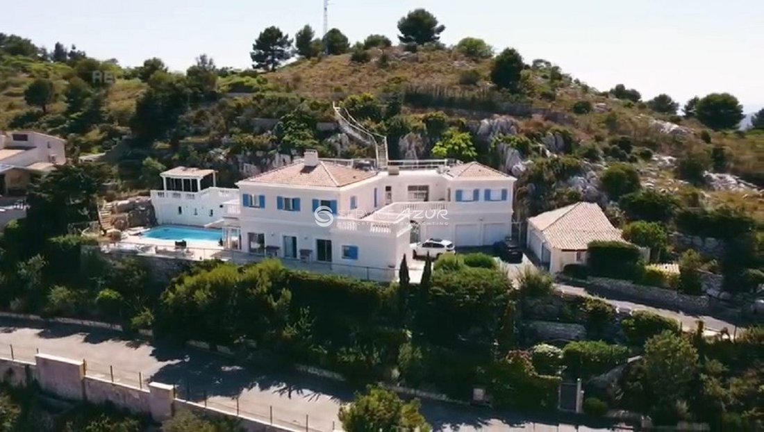 Villa in Beausoleil, Provence-Alpes-Côte d'Azur, France 1 - 12427859