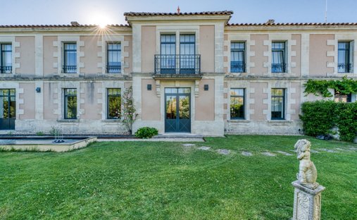 House in Brie-sous-Mortagne, Nouvelle-Aquitaine, France 1