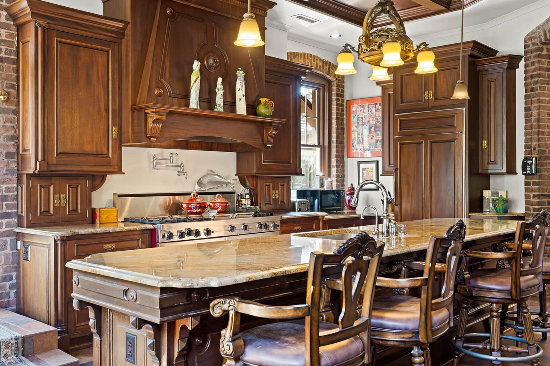 5 Bedrooms Single Family Detached In Okauchee Lake, Wisconsin, United