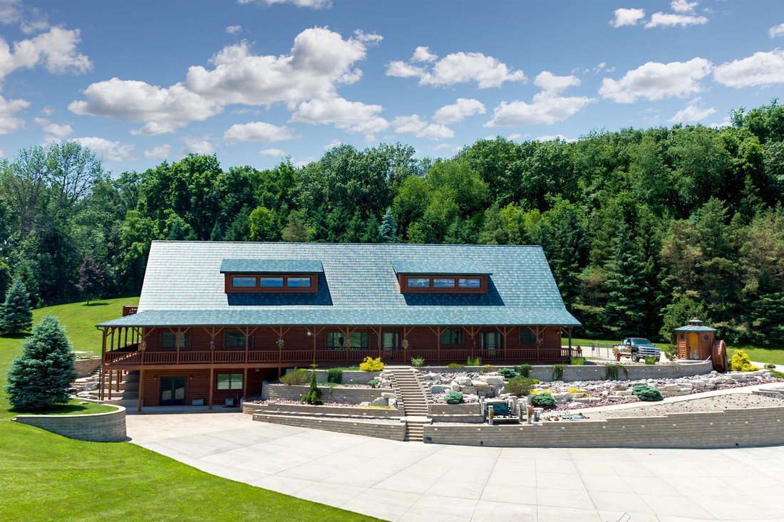 6 Bedrooms Single Family Detached In Markesan, Wisconsin, United States