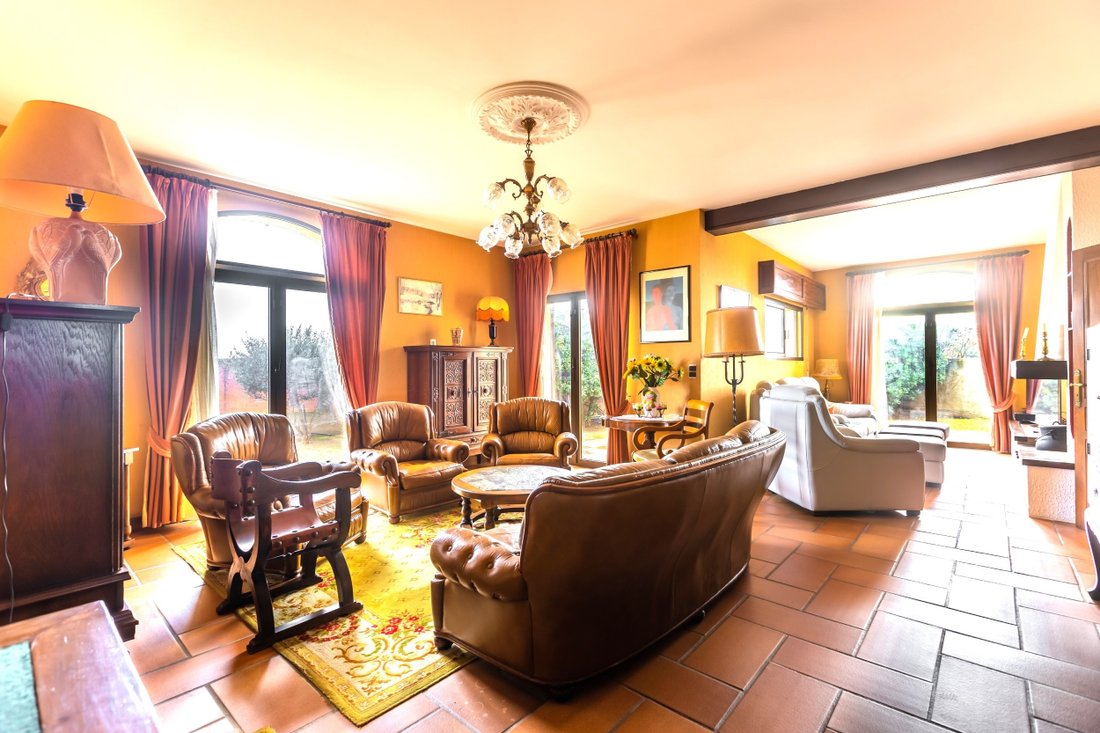 Exceptional Location Facing The Sea, In Saint Cyprien, Occitanie