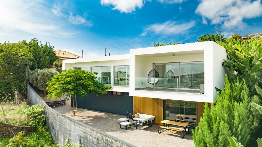 Luxury 3 Bedroom Villa With Stunning In Câmara De Lobos, Madeira, Portugal  For Sale (12428464)