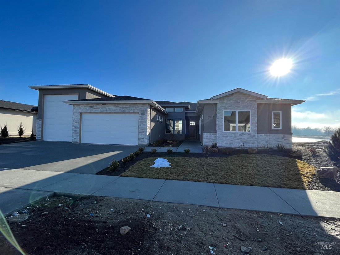 New Home In Picturesque Lakefront Setting In Star, Idaho, United States For Sale (12444654)