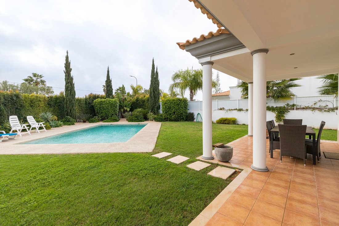 Moradia Isolada Com Piscina Em Porches In Porches, Algarve, Portugal