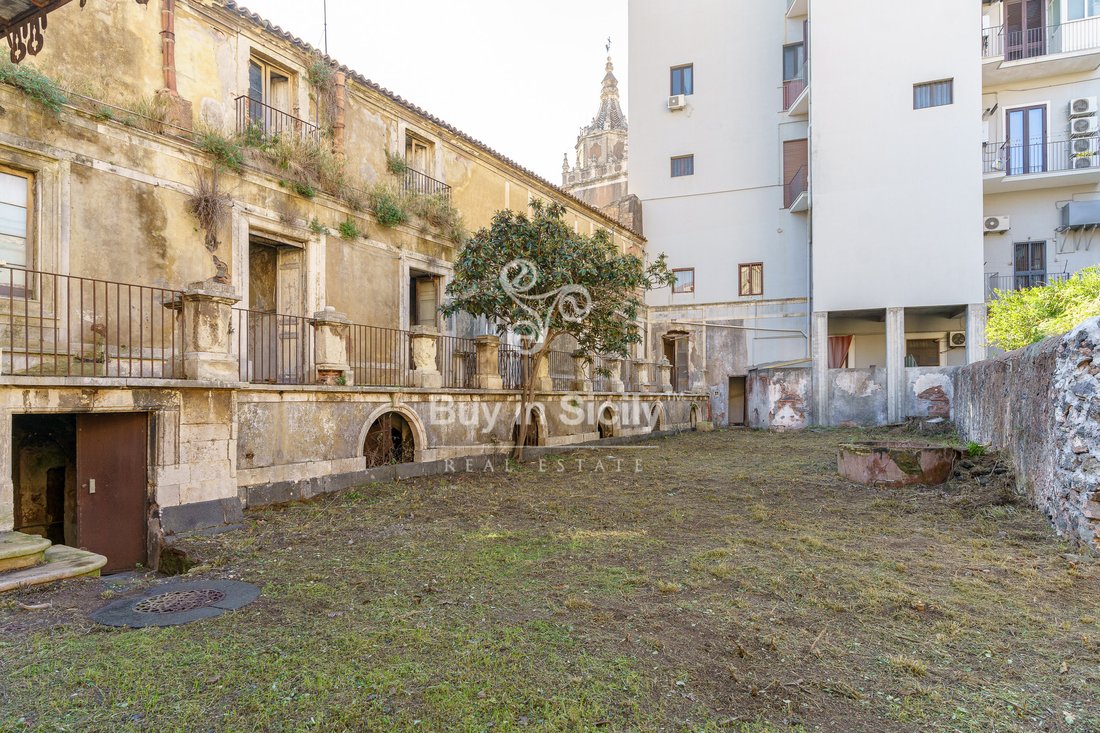 Estate in Borgo, Catania, Italy 2 - 12446695