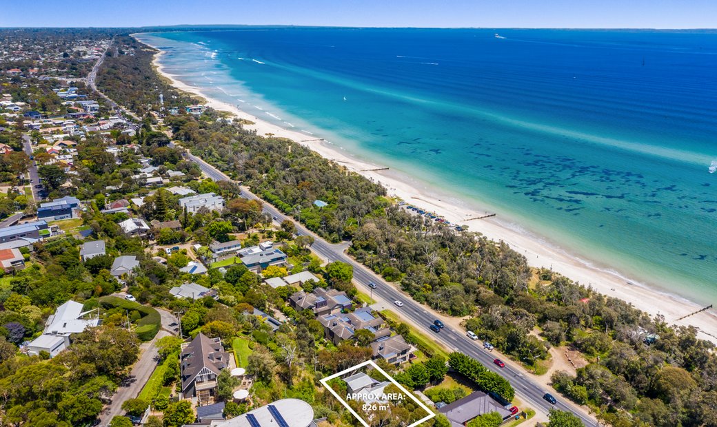 Elevated Hillside Home Opposite Mc Crae Beach In Mc Crae, Victoria