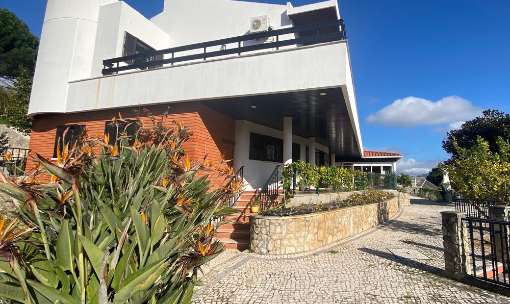 6 Bedroom House With Garage And Large In Alcobaça, Leiria District