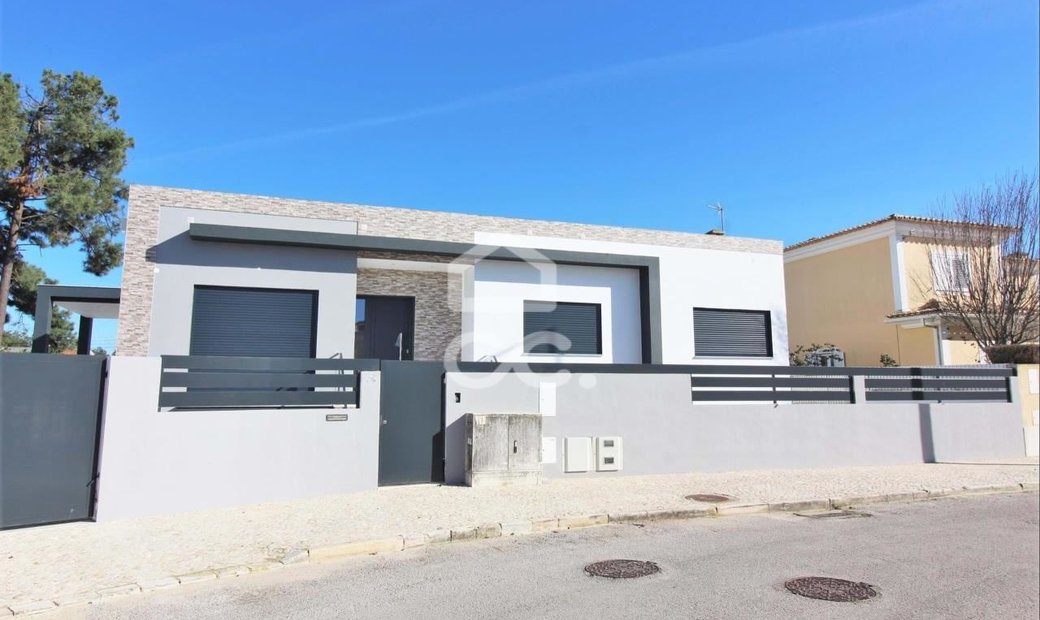 Setubal Villa In Setúbal Municipality, Setubal, Portugal For Sale