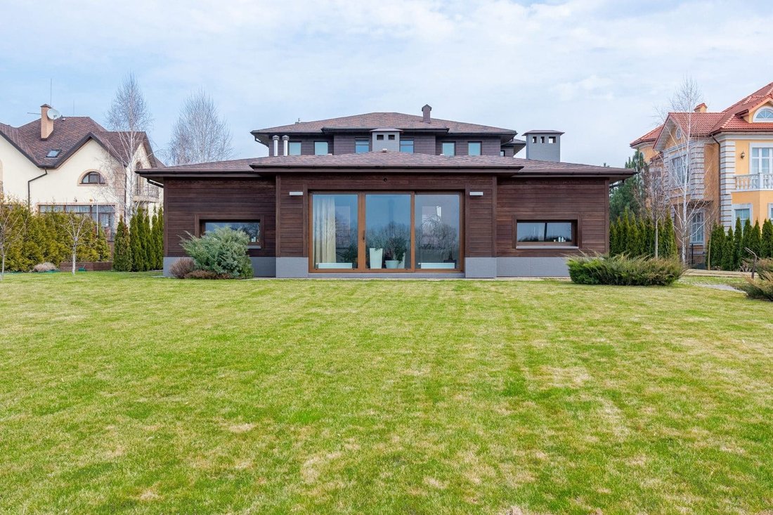 Villa in Vyshen'ky, Kyiv Oblast, Ukraine 1 - 12453704
