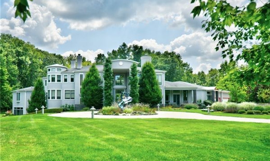 Extraordinary Home In A Coveted Moreland Hills In Novelty, Ohio, United