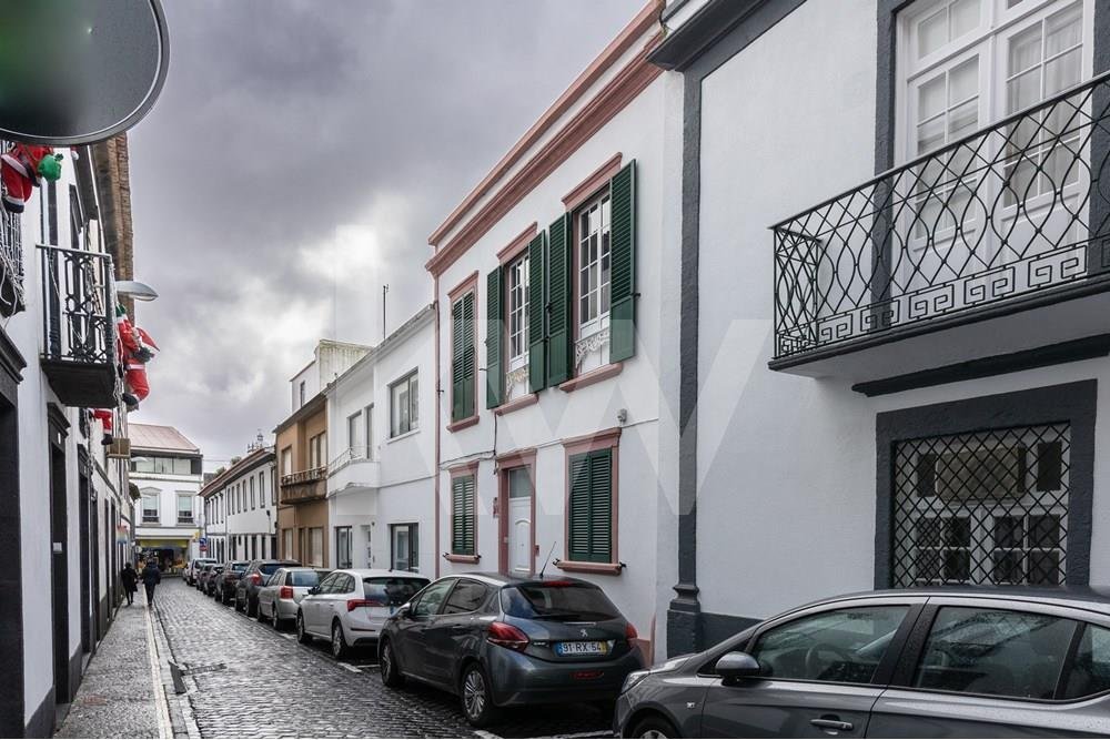 Moradia V5 Remodelada No Centro Da Cidade De In Ponta Delgada, Azores