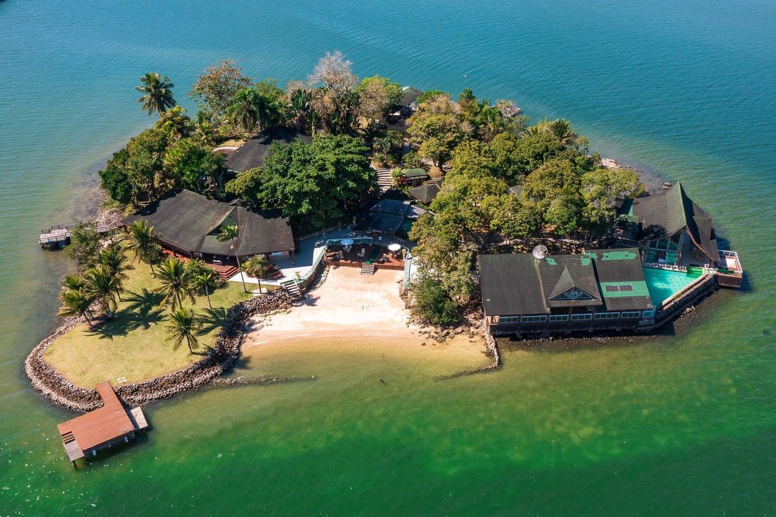 Villa in Praia da Ribeira, State of Rio de Janeiro, Brazil 1 - 12454135