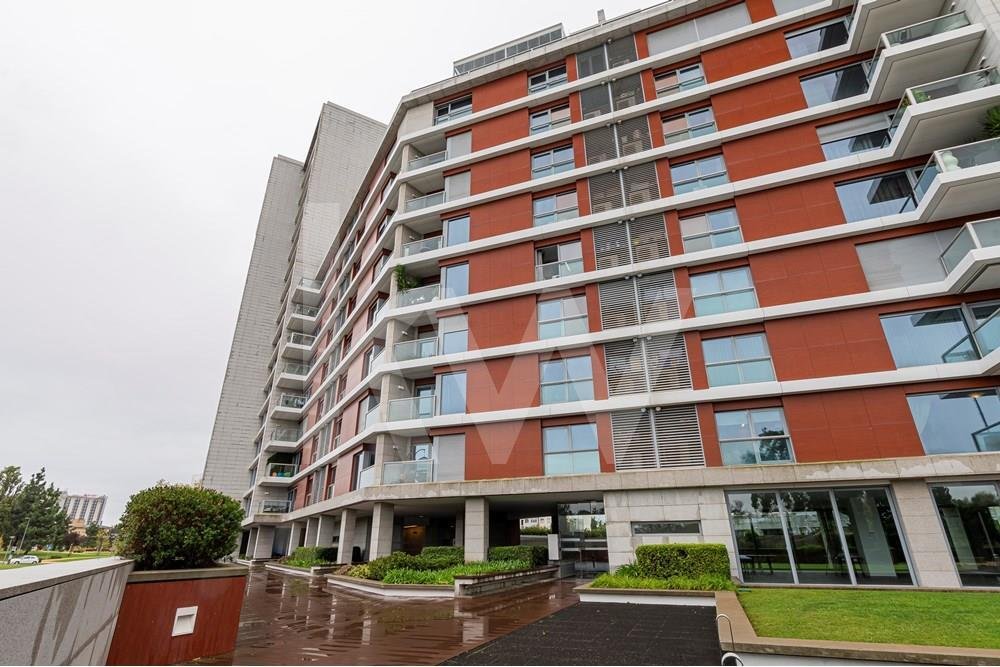 Apartamento T5 Duplex Em Condomínio Privado In Lisbon, Lisbon, Portugal