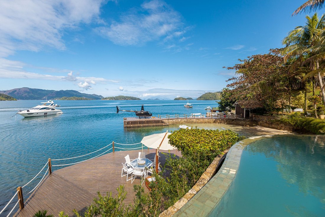 Villa in Angra dos Reis, Angra dos Reis, Brazil 1 - 12453913