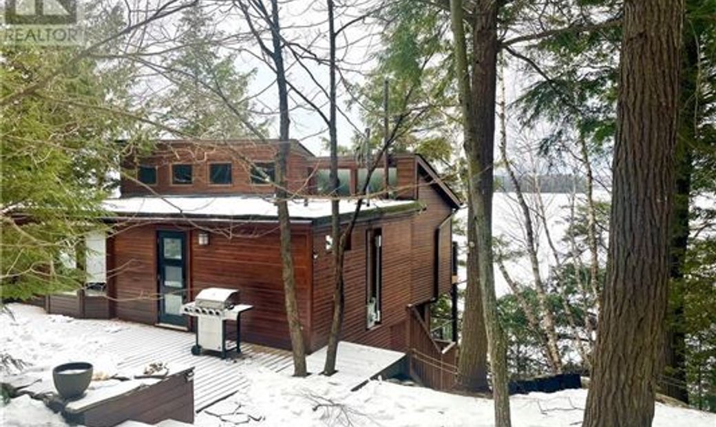 Muskoka Cottage With Elevated Views Over Lake Of In Baysville, Ontario, Canada For Sale (12457123)