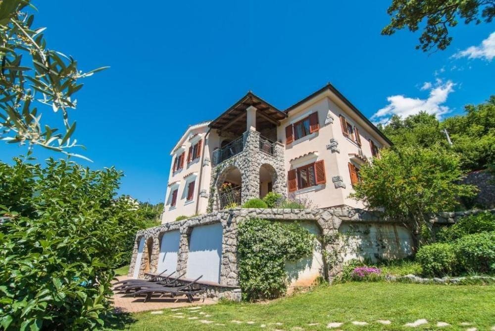 Villa For Sale In Veprinac, In Opatija, Primorje Gorski Kotar County