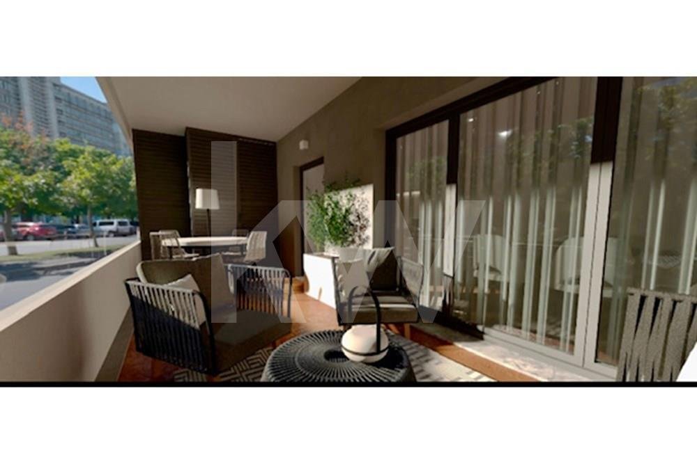 Excelente Apartamento T3 Varanda 16m2 Box 2 In Odivelas, Lisbon