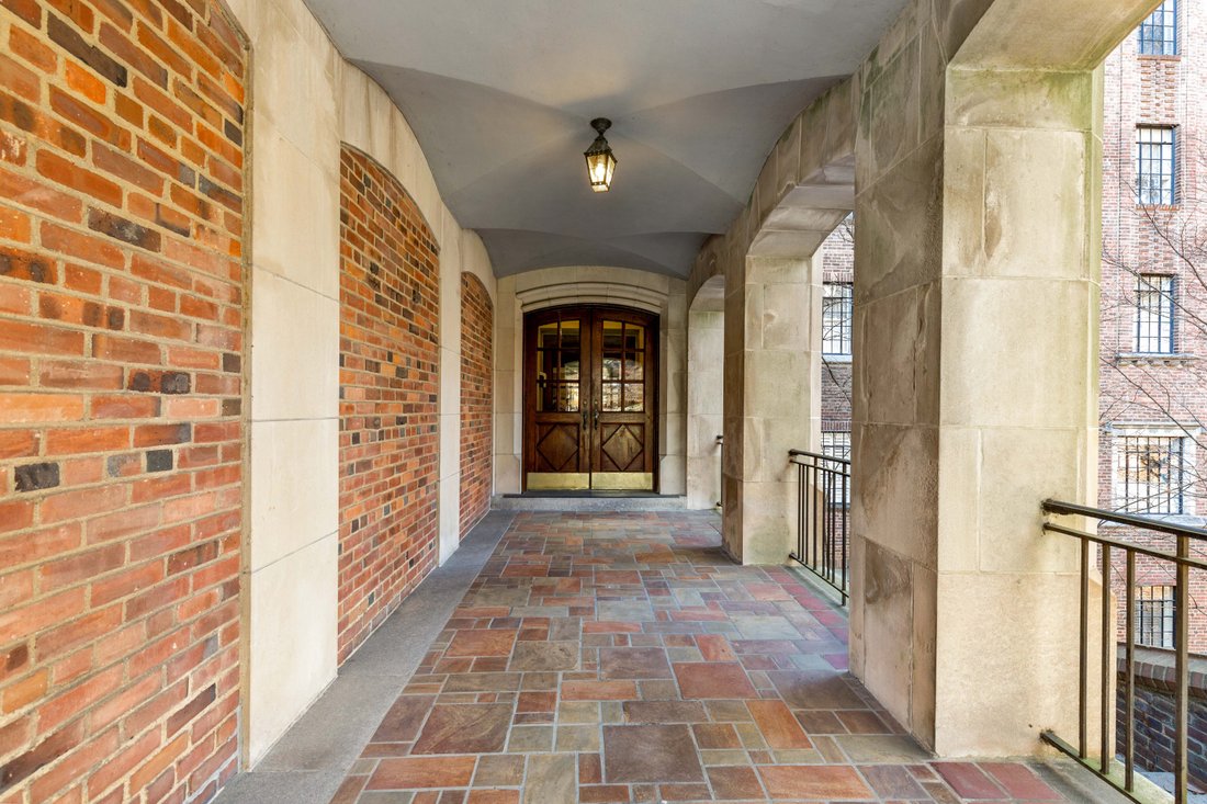 100 Ardsley Avenue W In Irvington, New York, United States For Sale