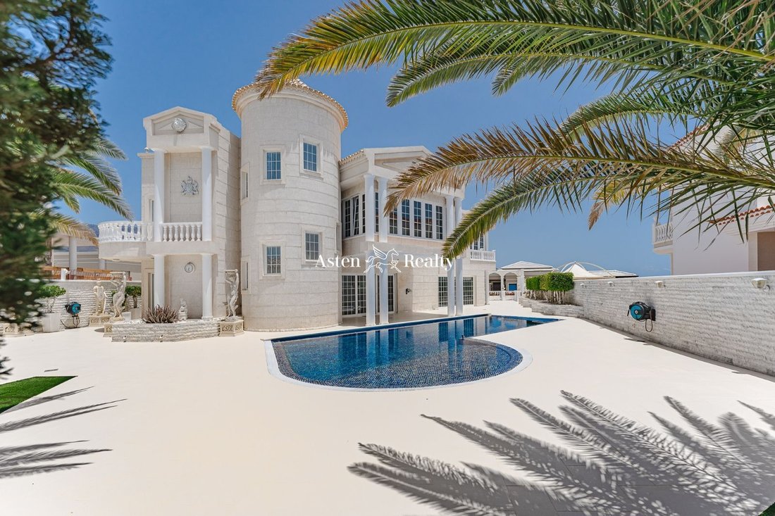 Villa in La Caleta, Adeje, Canary Islands 1 - 12464645