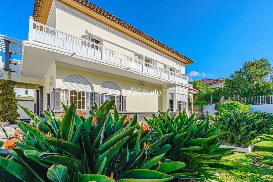 Villa in Centro-Ifara, Santa Cruz De Tenerife, Spain 1 - 12464678