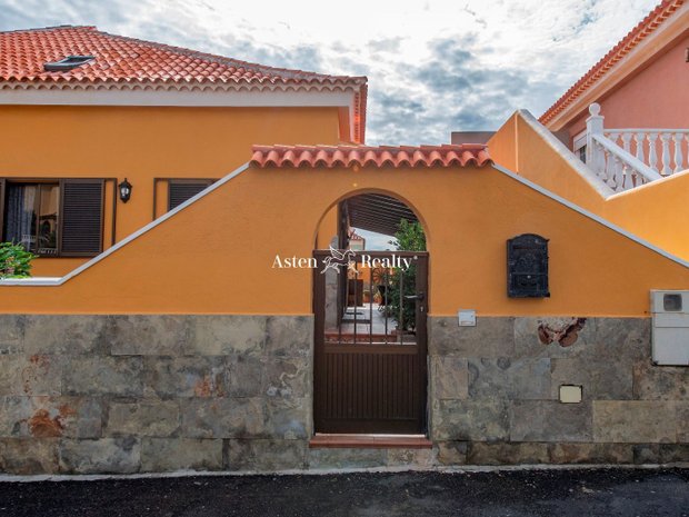 Lujo frente al mar casas en venta en Arenas del Mar, Canarias, España |  JamesEdition