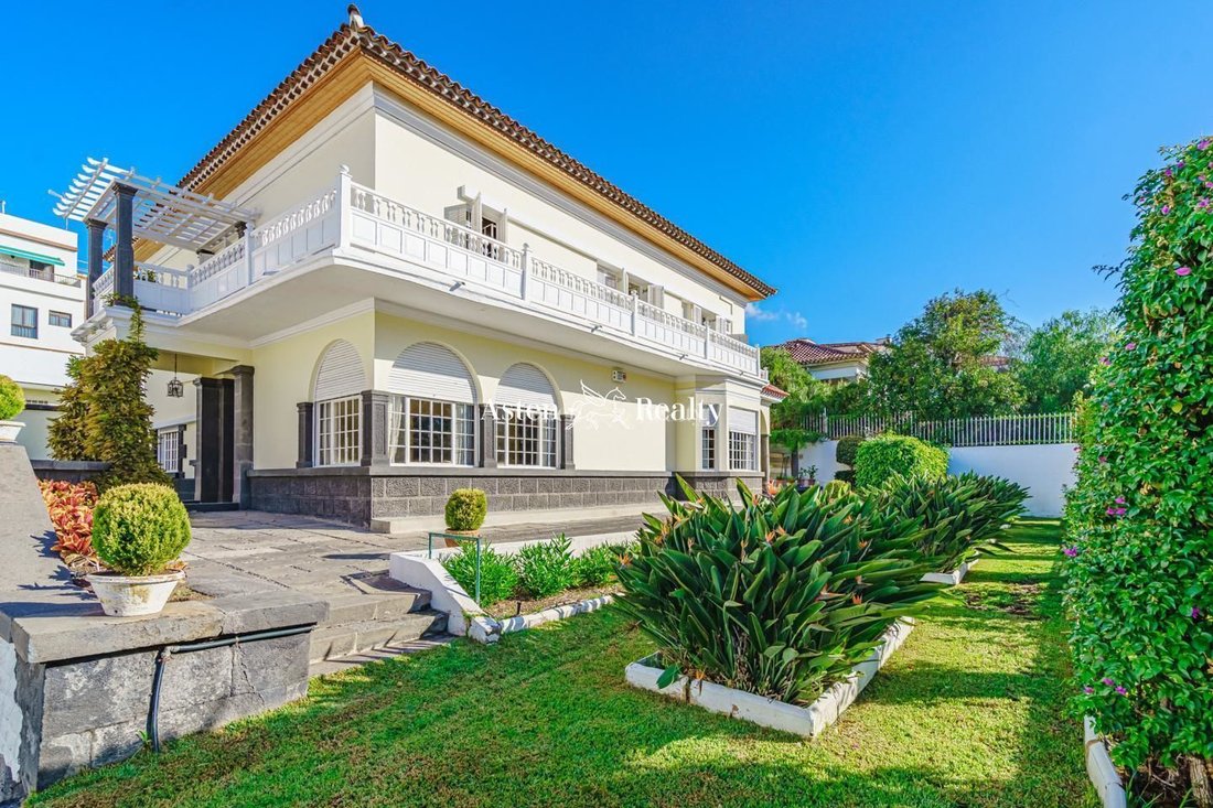 Villa in Centro-Ifara, Santa Cruz De Tenerife, Spain 2 - 12464678